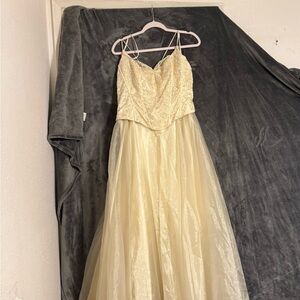 Cream A-line Sweetheart Wedding Dress